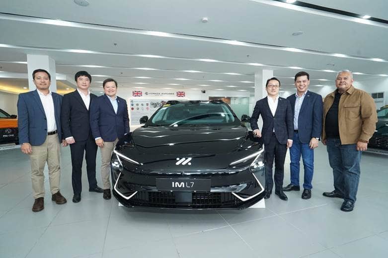 PRESENT during the launch are (from left) MG Philippines aftersales director Ron Brosas, sales director Jason Huang, vice president of operations Karl Magsuci, MG Philippines president Felix Jiang, marketing director Dax Avenido and product and logistics manager Glenn Tacardon.