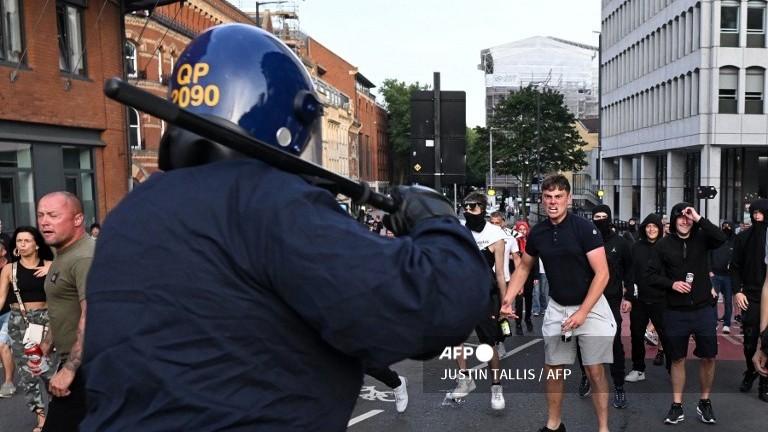 UK grapples with worst riots in 13 years