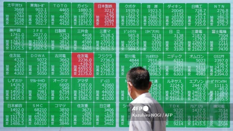 Asian markets stutter as traders weigh China-US trade flare-up
