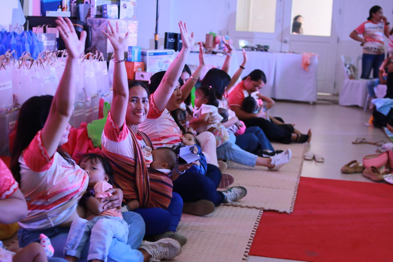 DavOr moms promote breastfeeding