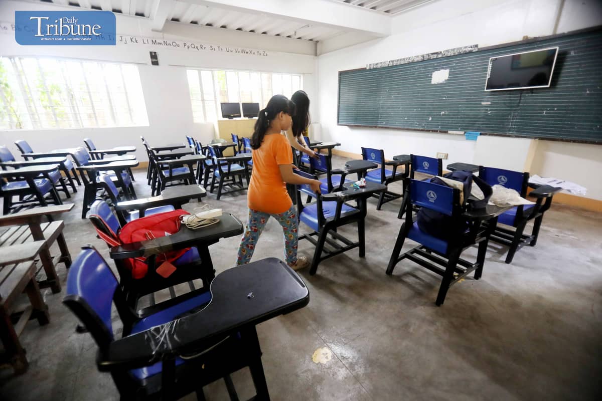 TRIBUNE-parents-in-classroom