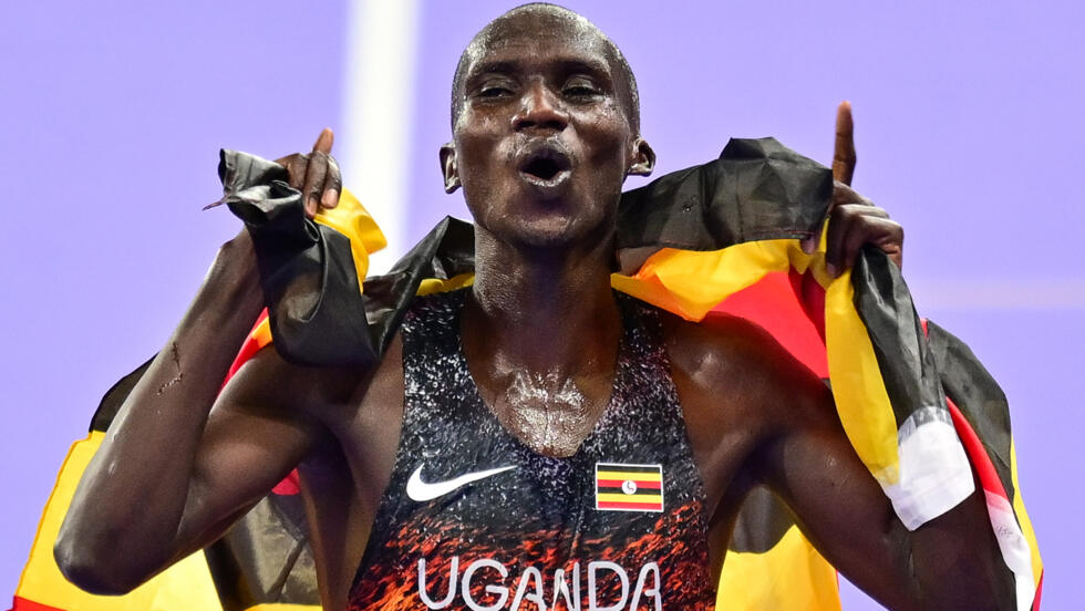Cheptegei storms into 10k crown