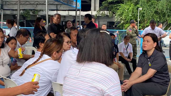 TRIBUNE-vp-sara-with-people