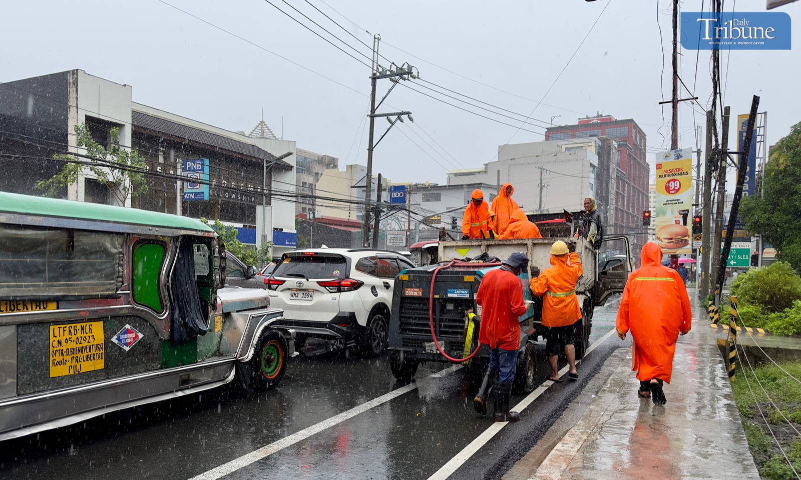 TRIBUNE-dpwh-men-at-work