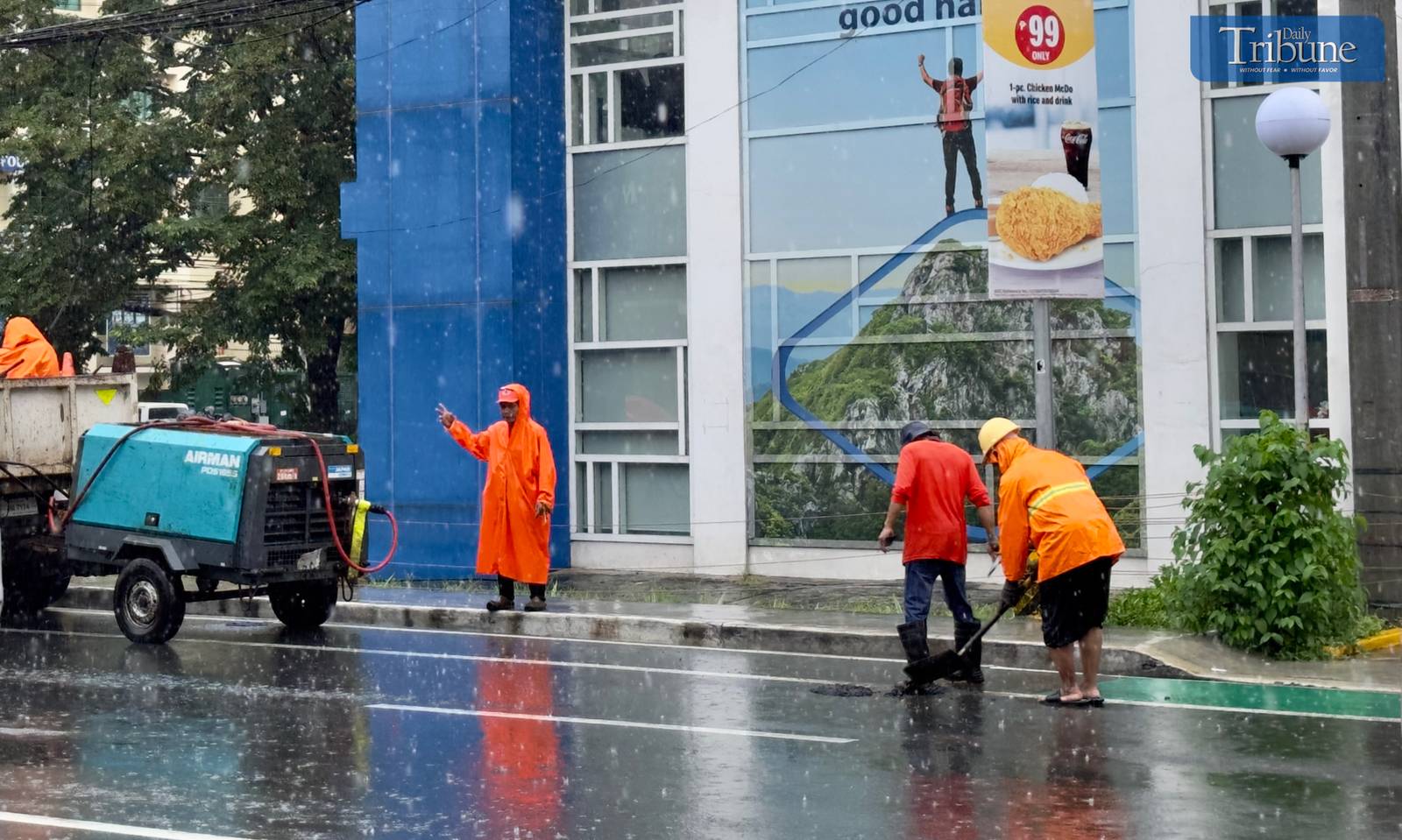 TRIBUNE-dpwh-men-at-work