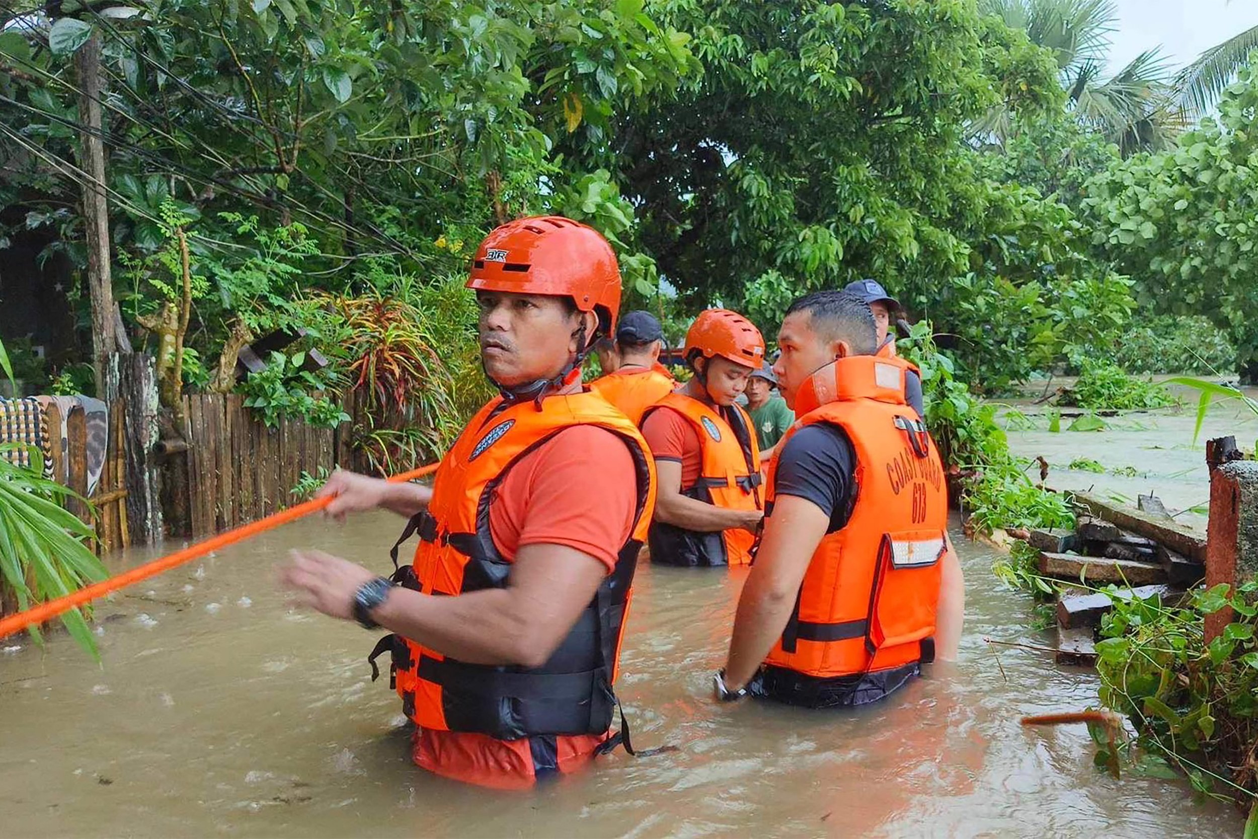 Bagsik ni ‘Enteng’:  11 nalunod, natabunan