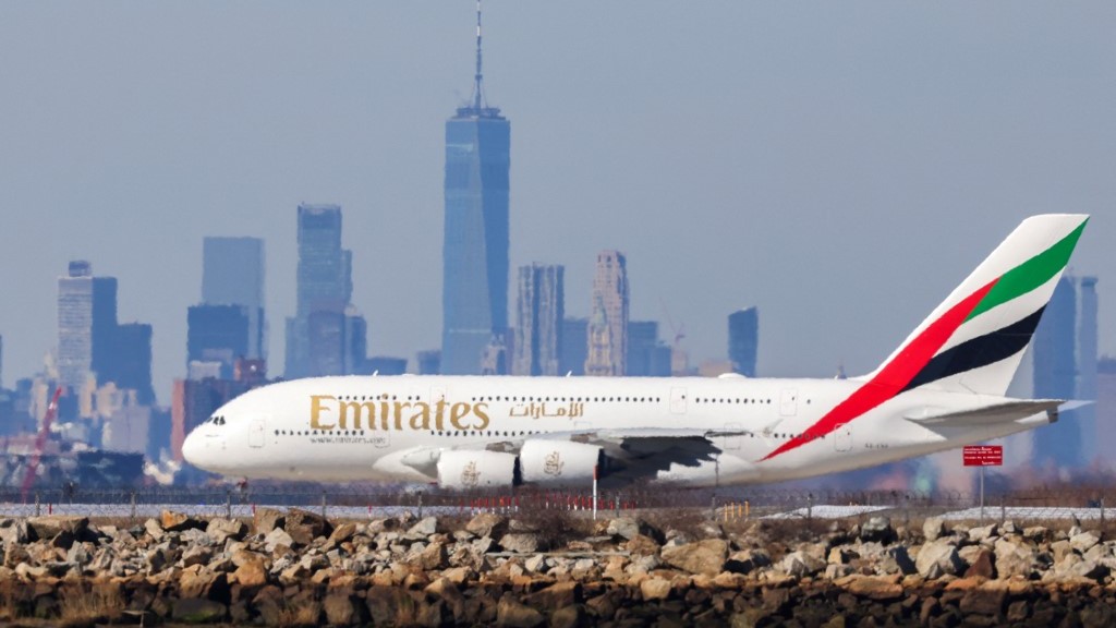 Emirates A380 returns, adds Starlink WiFi