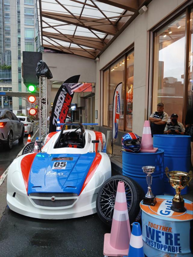 TRIBUNE-rustans-race-off