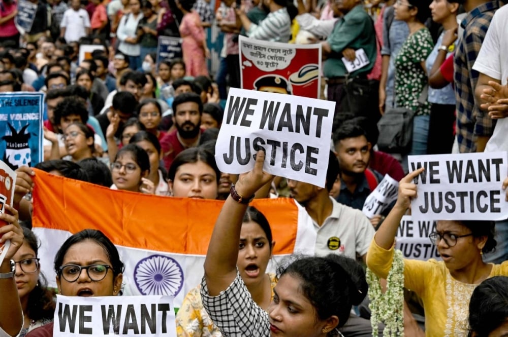 Indian rape protests spiral into political street clashes
