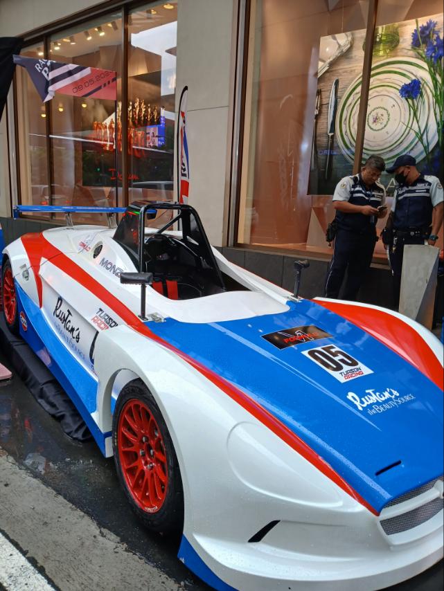 TRIBUNE-rustans-race-off