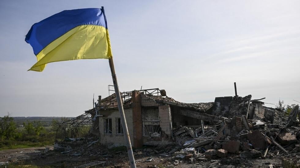Ukraine retakes eastern town from occupiers 