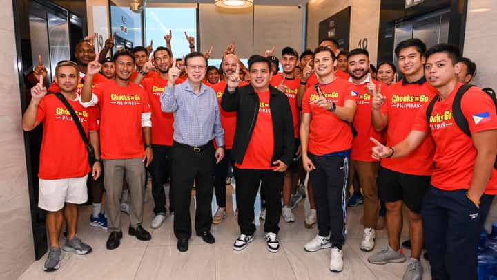 THE Philippine Azkals, headed by team manager Dan Palami (fourth from left), get feted by Bounty Fresh Group Holdings chairman and Chooks-to-Go, Inc. president Tennyson Chen in a simple gathering last Friday. Also shown are Patrick Ace Bright, Daisuke Sato, Anton del Rosario, Stephan Schröck and Misagh Bahadoran.