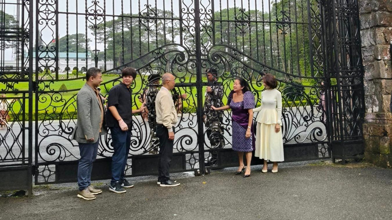 First Lady Liza Araneta-Marcos, Tourism Secretary Christina Garcia-Frasco, and Mayor Benjamin Magalong shortly before ushering in the inaugural batch of guests to the opening of the Presidential Museum inside the Baguio Mansion on Sunday, 8 September 2024.