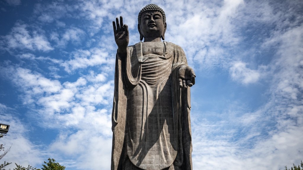 Celestial clean: Japanese duo spruce up world's tallest bronze Buddha