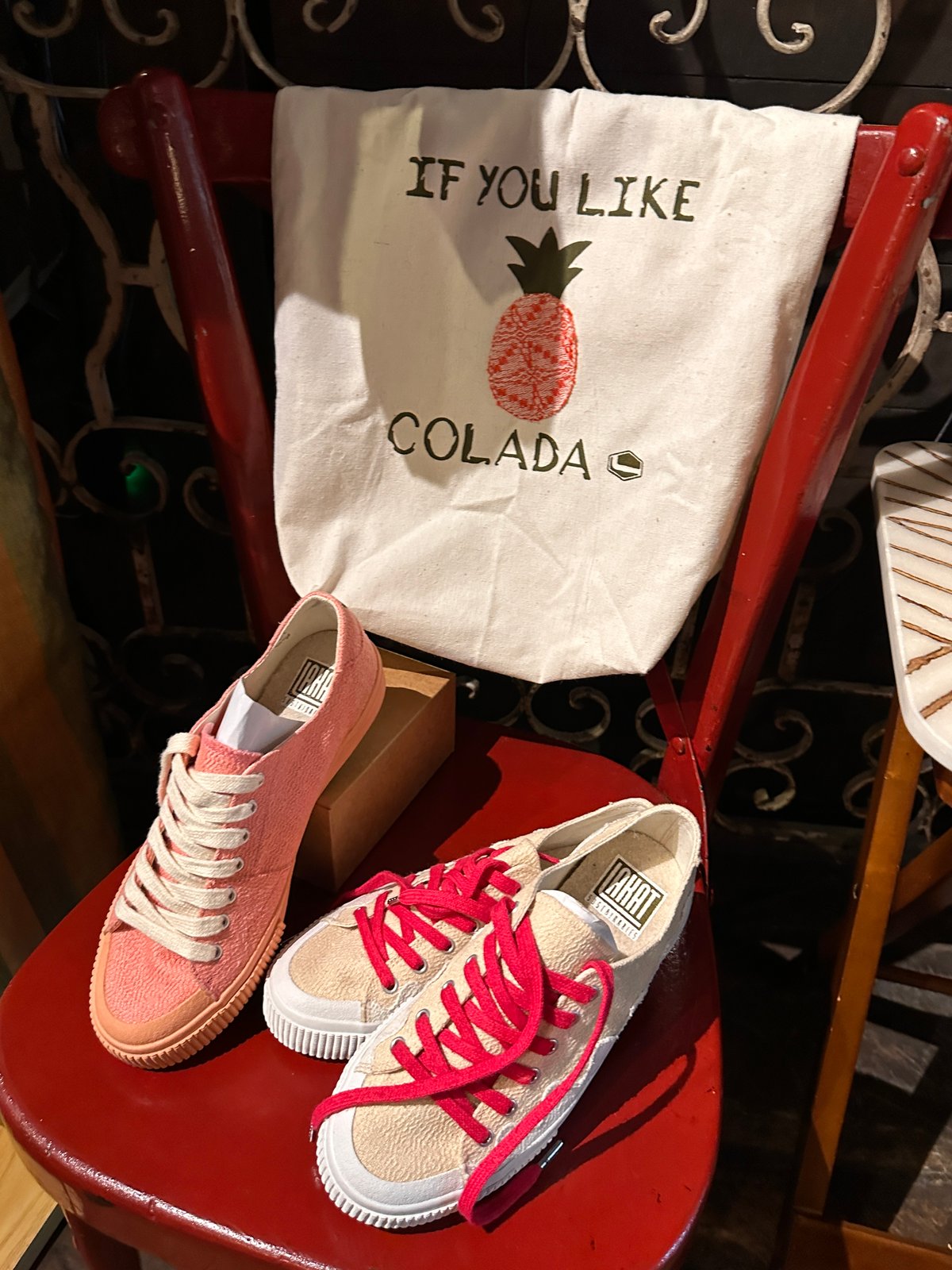Lakat sneakers made with piña fiber.