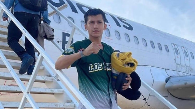 Confident Mexican challenger arrives Saturday