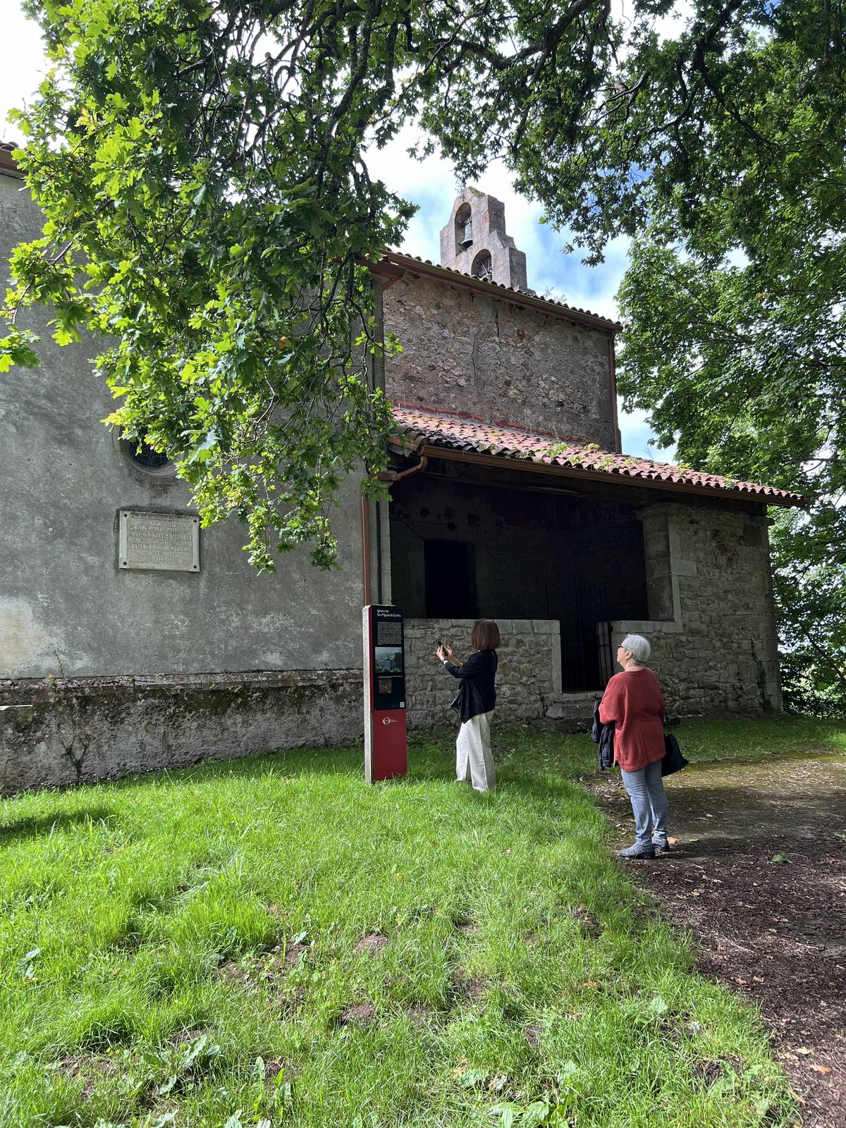 Iglesia de San Miguel de Cofiñu.