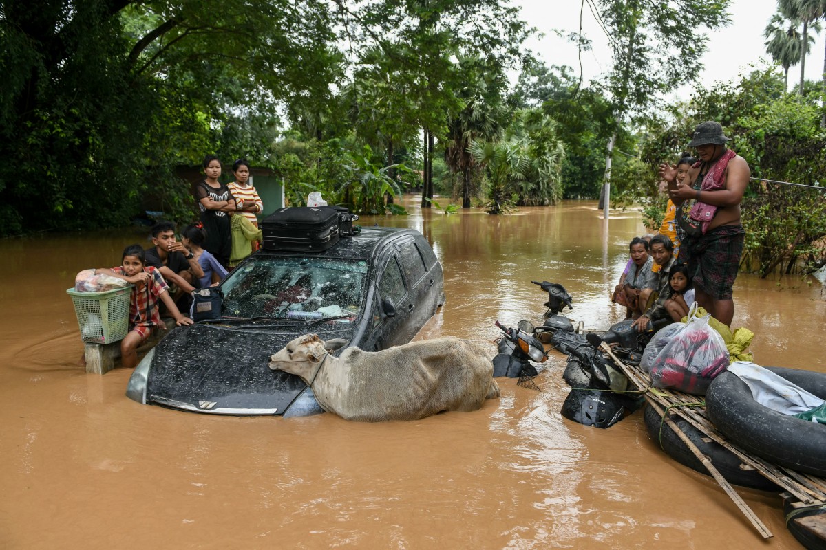 Volunteers rush to help Myanmar flood victims, toll surges