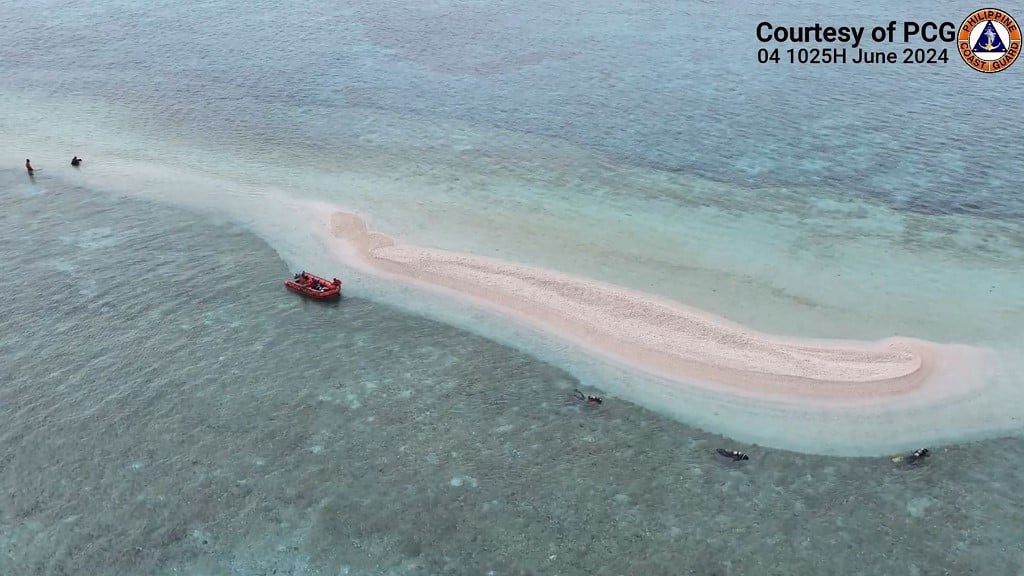 Phl ship in standoff with China leaves flashpoint reef