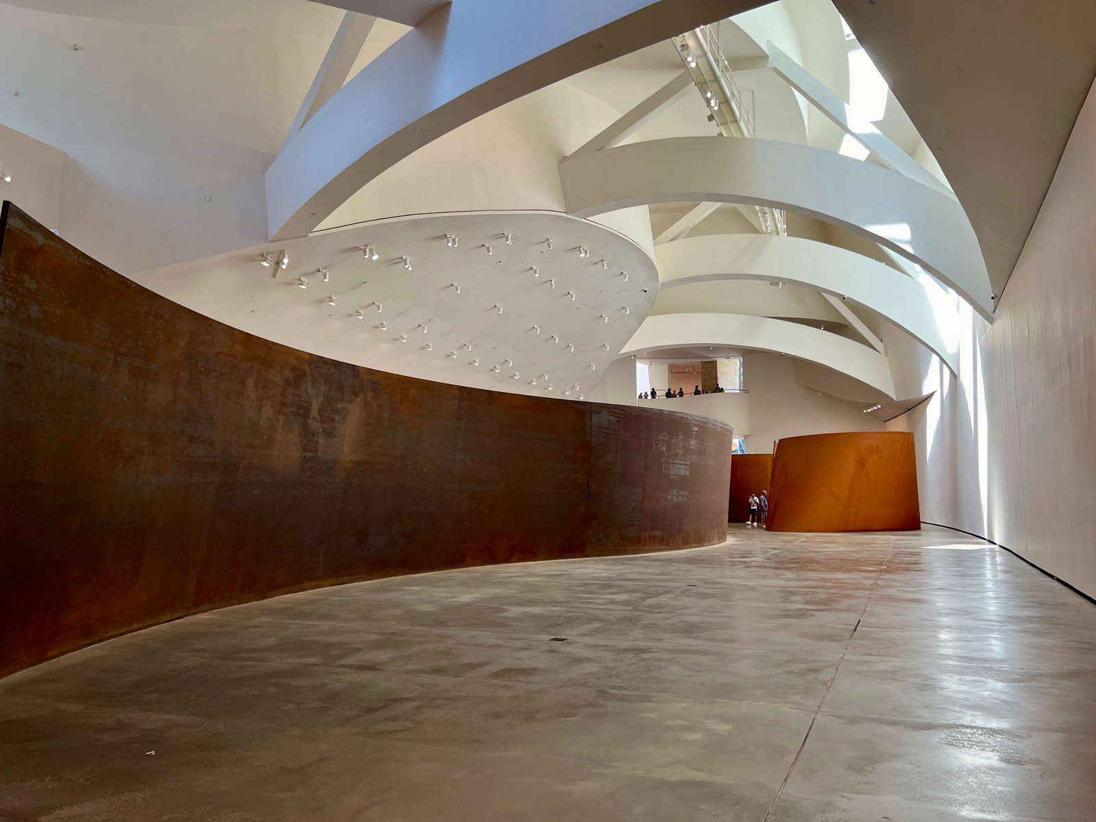 Guggenheim Museum Bilbao steels 
itself for colossal exhibit