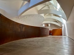 Guggenheim Museum Bilbao steels
itself for colossal exhibit