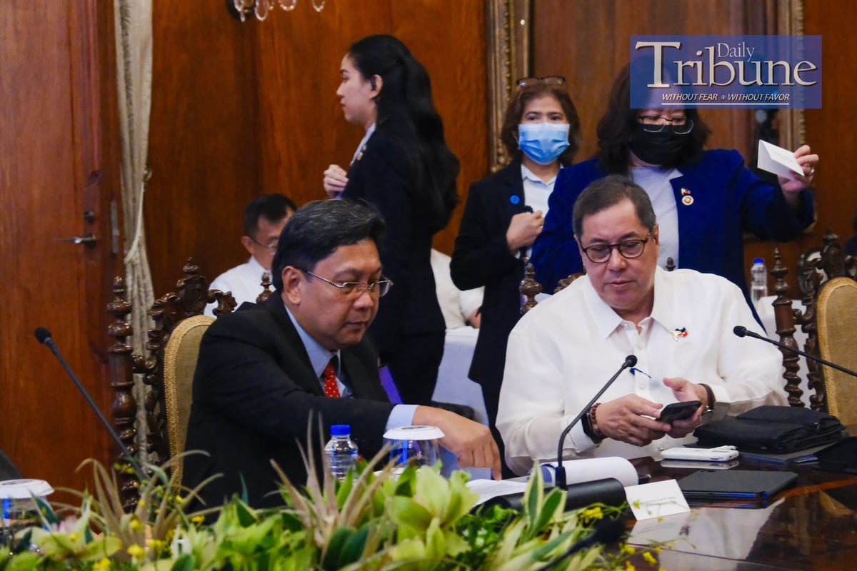 President Ferdinand R. Marcos Jr. presided over a sectoral meeting on Tuesday, 17 September 2024, at the State Dining Room, Malacañan Palace. The agenda included the implementation of the Philippine E-visa system and updates on the Department of Health's immunization program.