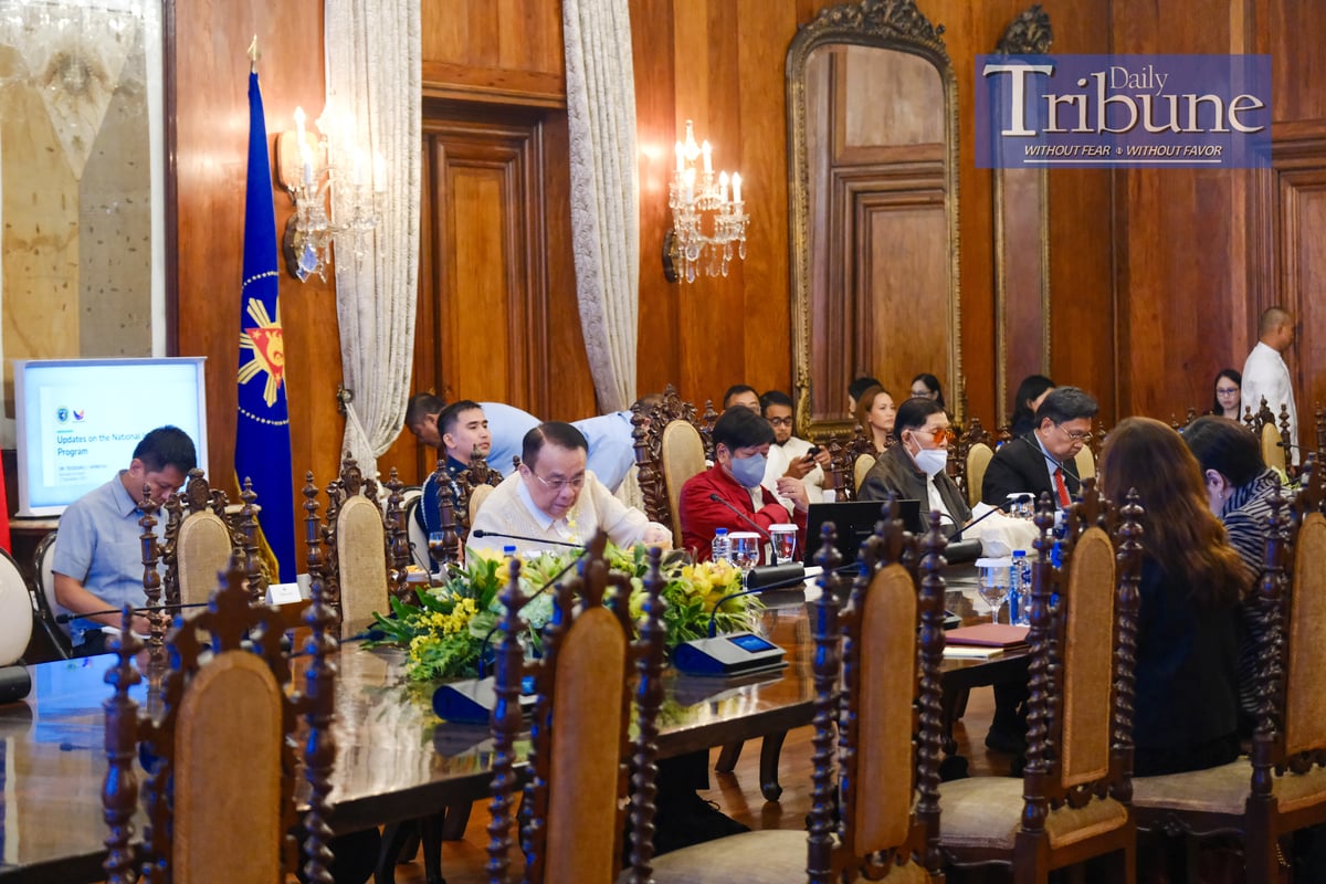 President Ferdinand R. Marcos Jr. presided over a sectoral meeting on Tuesday, 17 September 2024, at the State Dining Room, Malacañan Palace. The agenda included the implementation of the Philippine E-visa system and updates on the Department of Health's immunization program.