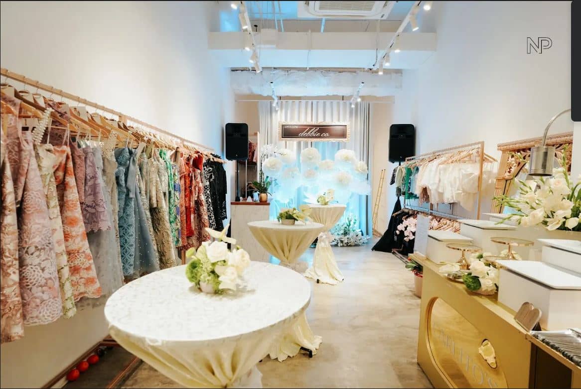 Prêt-à-porter Debbie Co is located at R2, Power Plant Mall, Makati City.