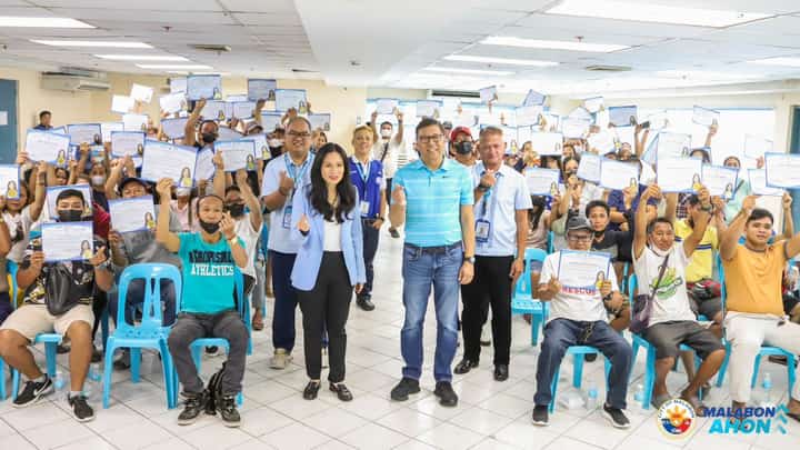 Malabon residents awarded lots