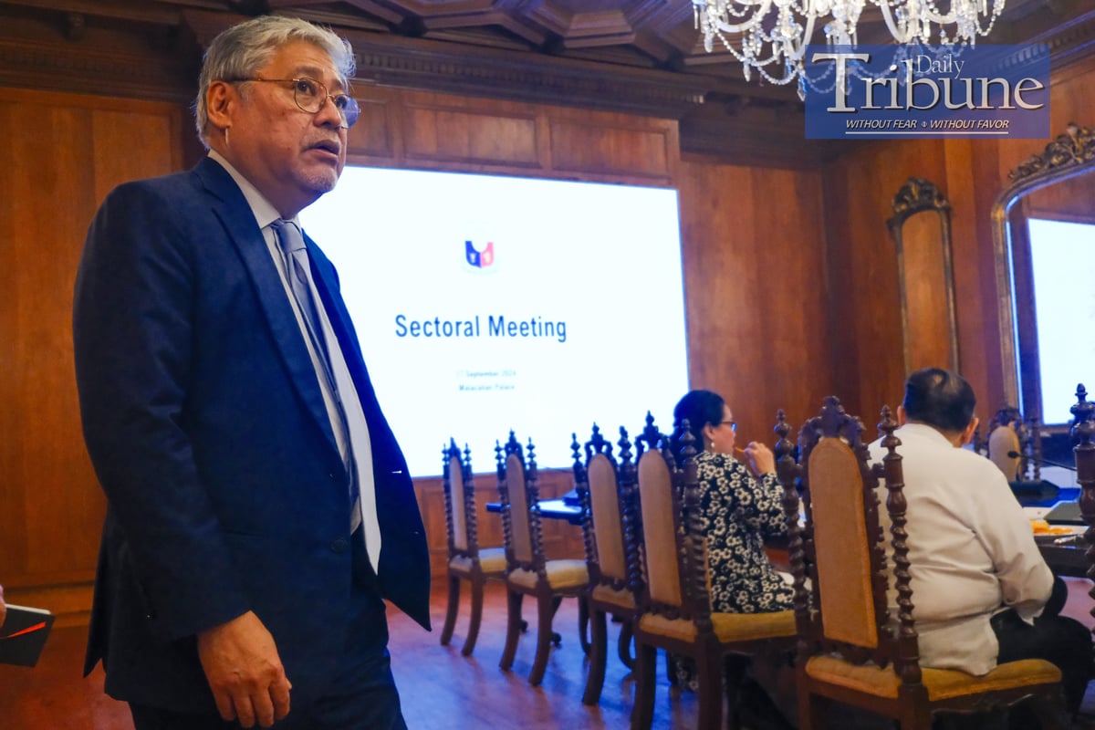 President Ferdinand R. Marcos Jr. presided over a sectoral meeting on Tuesday, 17 September 2024, at the State Dining Room, Malacañan Palace. The agenda included the implementation of the Philippine E-visa system and updates on the Department of Health's immunization program.
