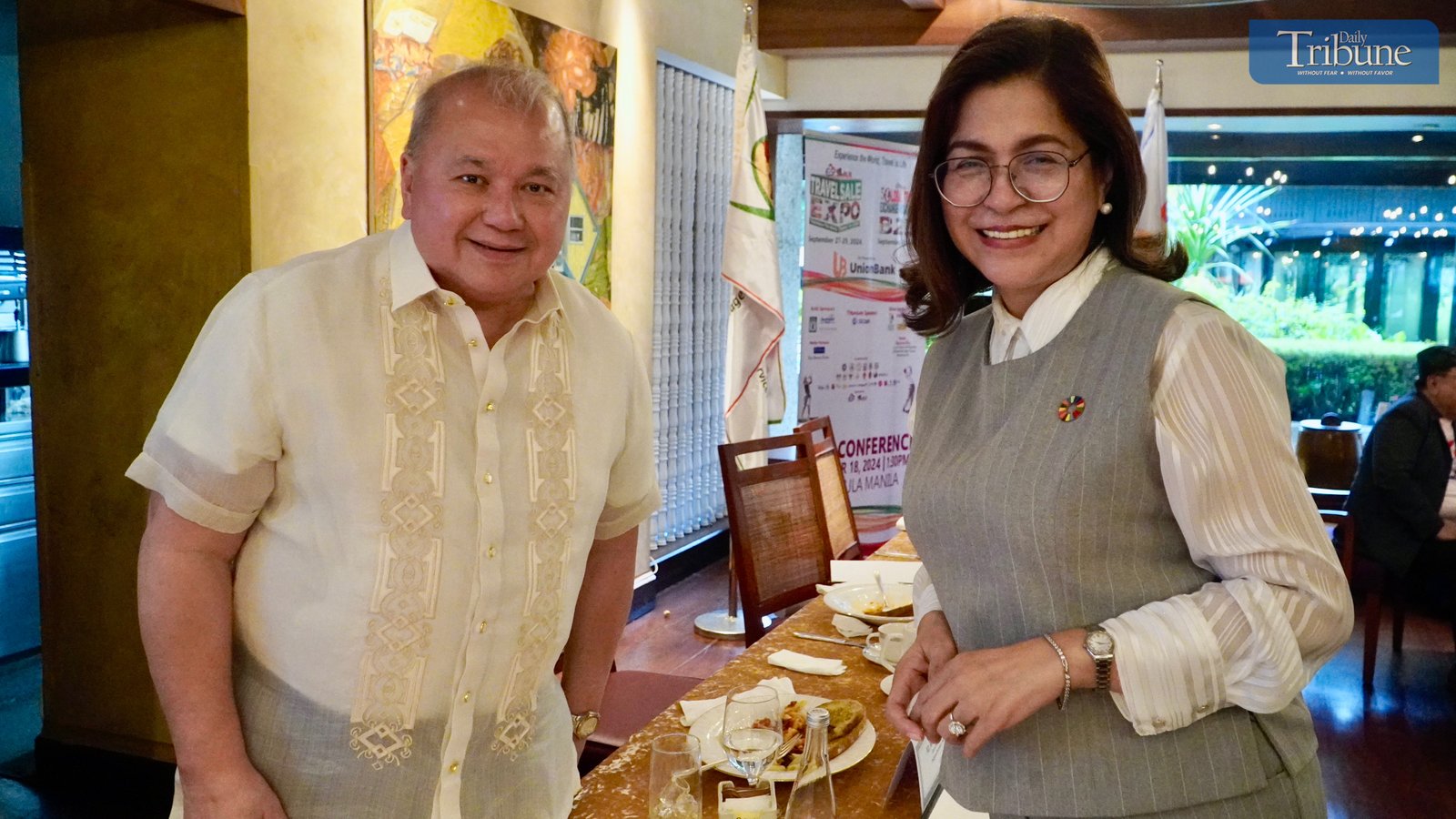 TRIBUNE-Hosts-and-attendees -of-the-Travel -Sale-Expo