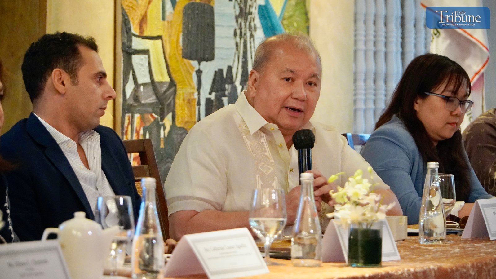 TRIBUNE-Hosts-and-attendees -of-the-Travel -Sale-Expo