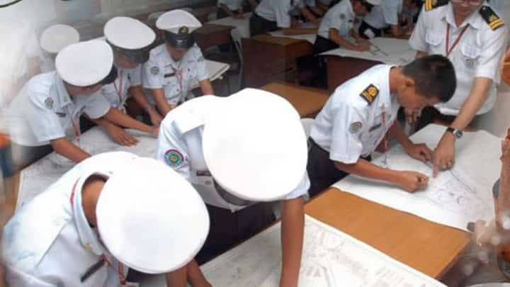 No padded fees A joint circular of the Commission on Higher Education and the Maritime Industry Authority mandates schools for seafarers to deal directly with domestic shipping companies for the seaboard training of their students, without the intervention of manning agencies or other third parties.