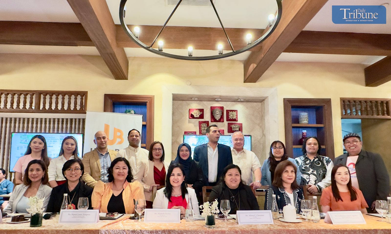 TRIBUNE-Hosts-and-attendees -of-the-Travel -Sale-Expo