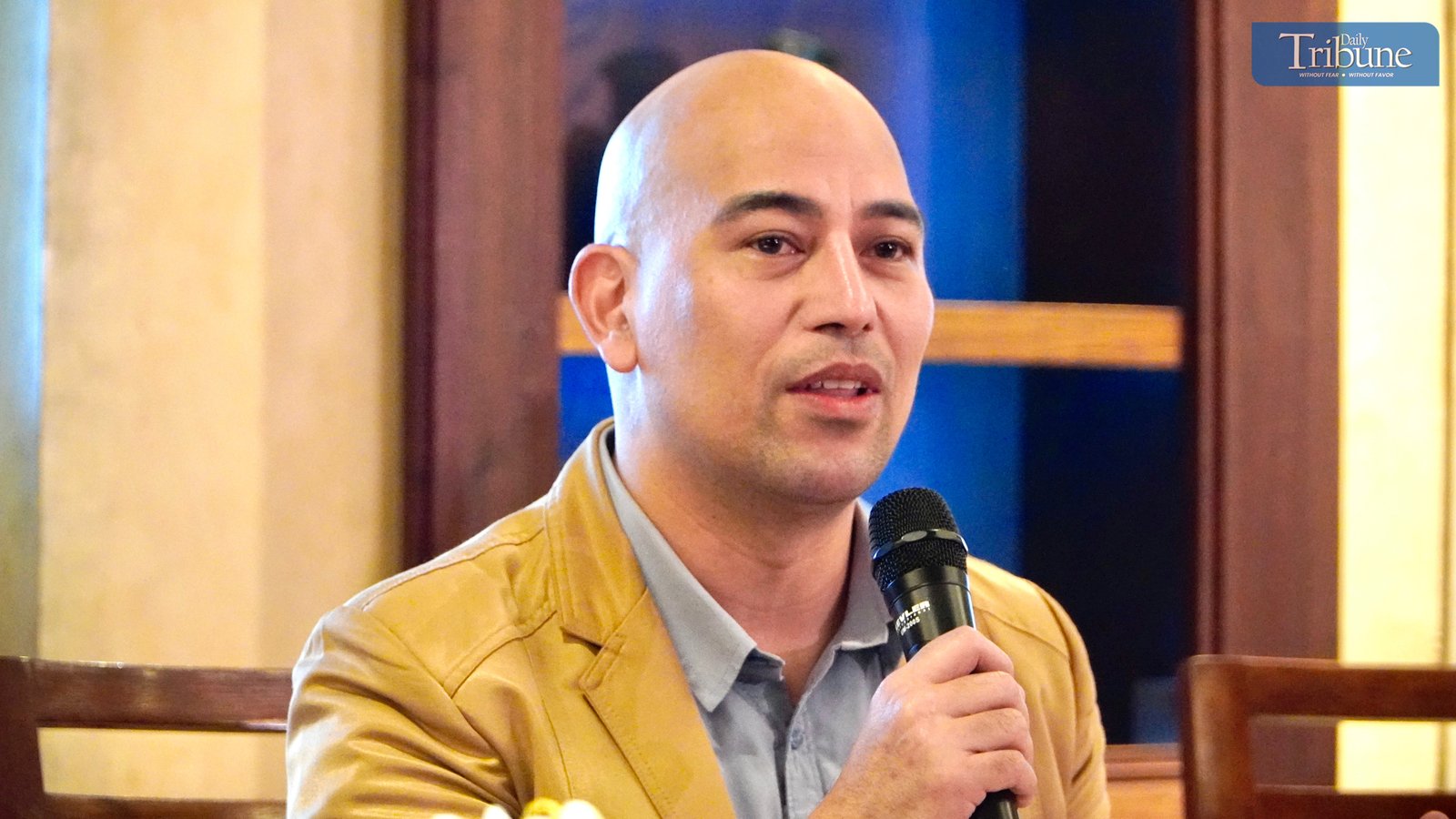 TRIBUNE-Hosts-and-attendees -of-the-Travel -Sale-Expo