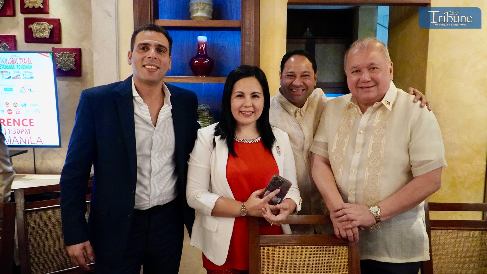 TRIBUNE-Hosts-and-attendees -of-the-Travel -Sale-Expo