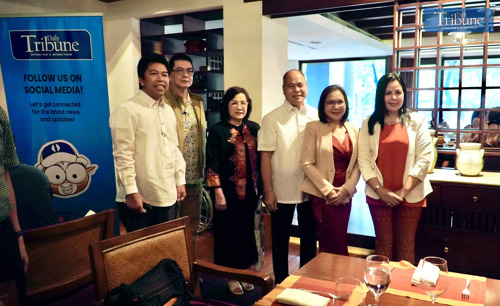 TRIBUNE-Hosts-and-attendees -of-the-Travel -Sale-Expo