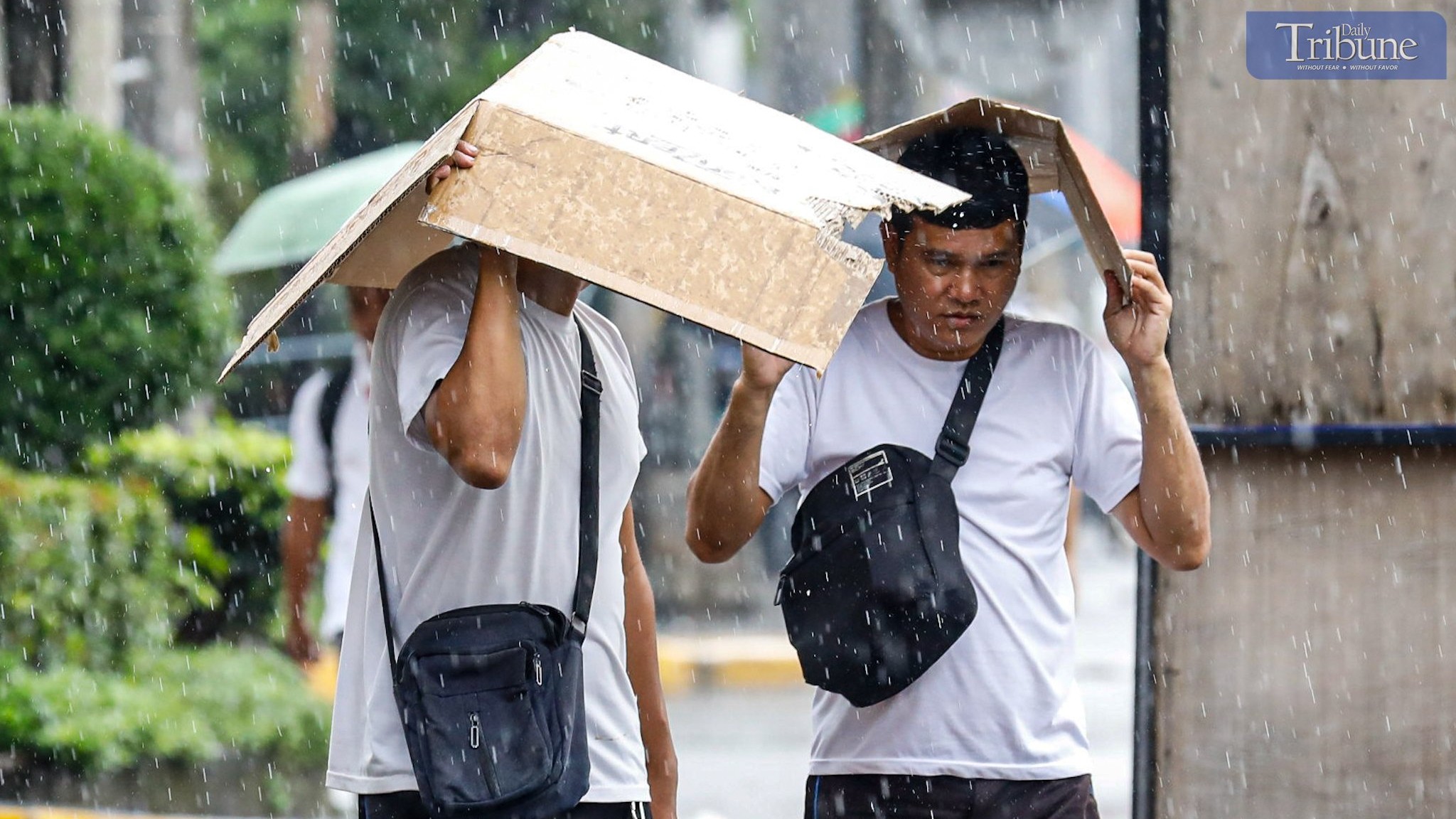 Habagat forces pedestrians to improvise with cardboard