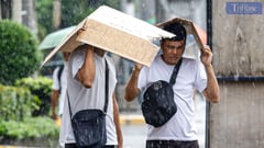 Habagat forces pedestrians to improvise with cardboard