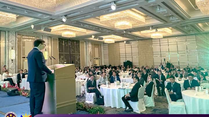 Finance chief courts Singaporean firms