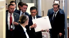 U.S. lawmakers fail to pass funding plan averting shutdown