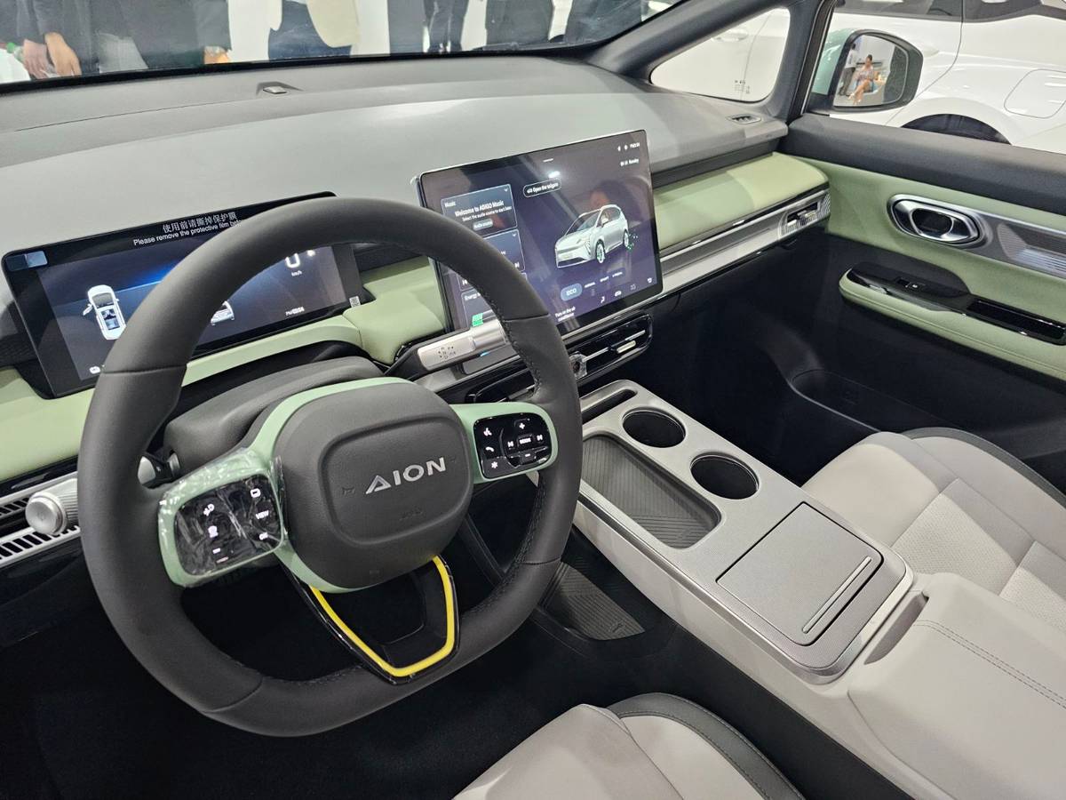 INSIDE the top-specs AION Y Plus Premium.