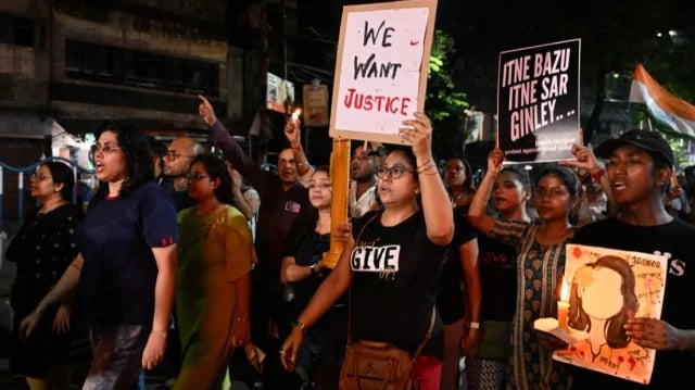 Striking Indian doctors resuming work after murder protest