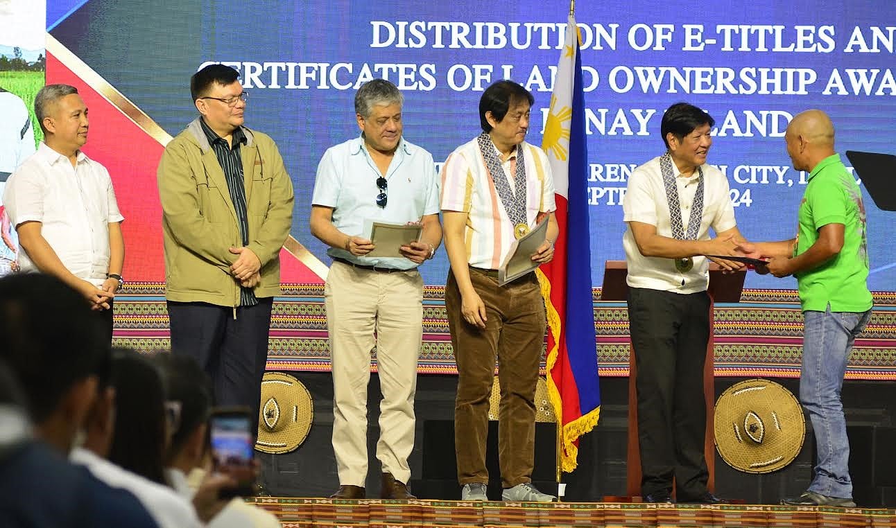 1,932 Panay, Guimaras families awarded land

