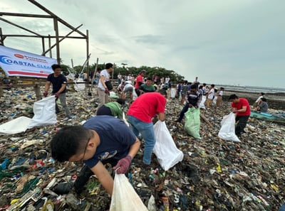 Phoenix joins International Coastal Cleanup across the country