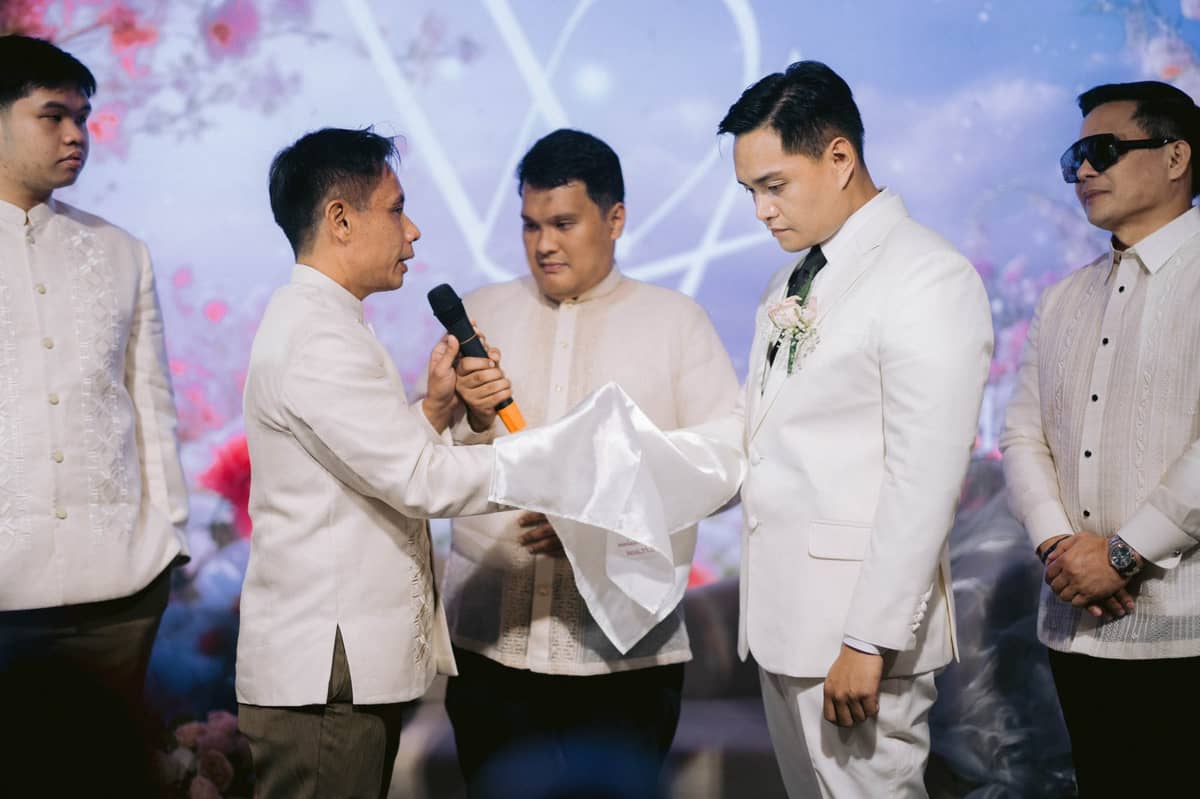 ‘kawing’ between the groom and the father of the bride.