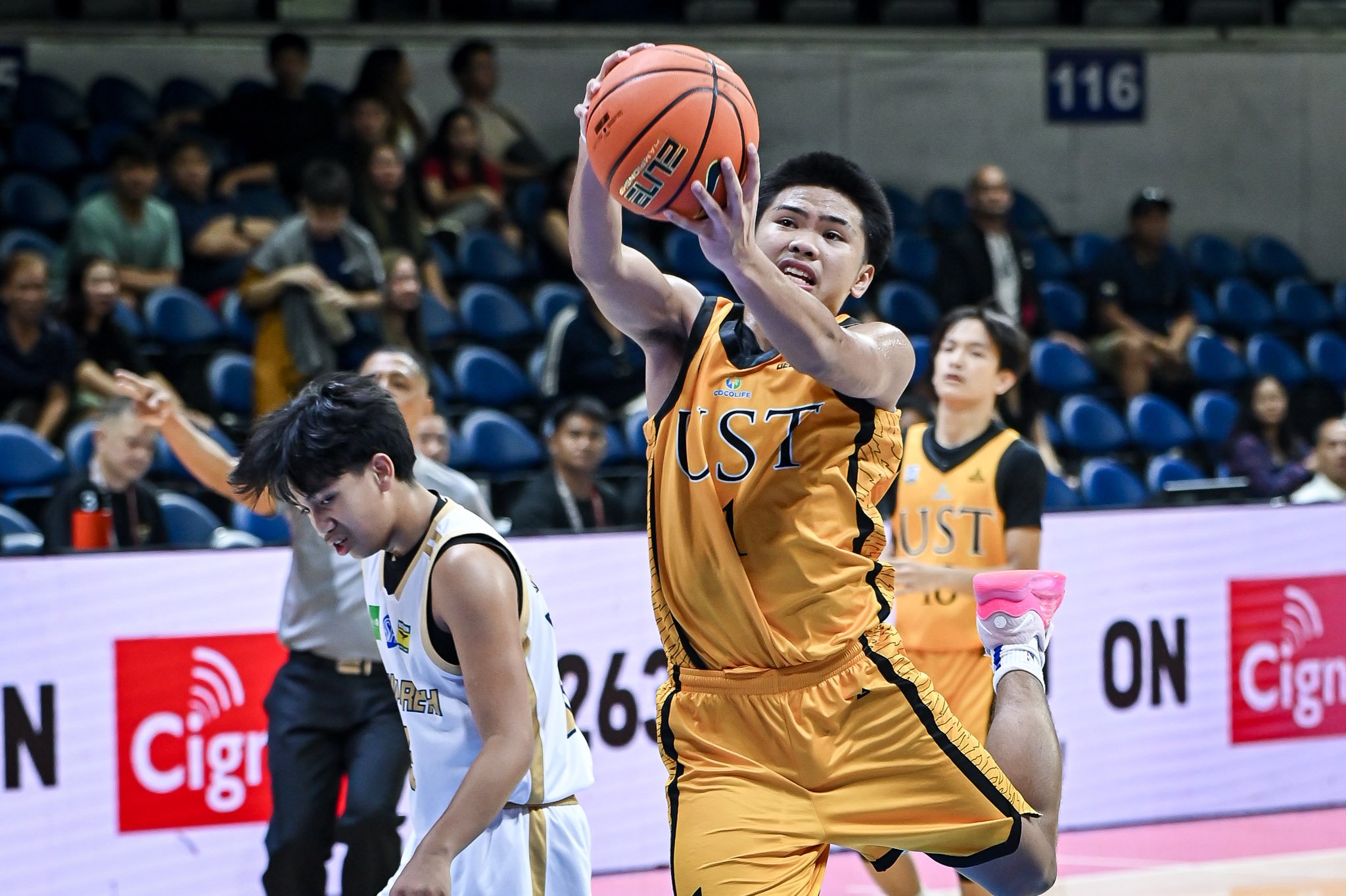UST, Ateneo make thrilling escapes