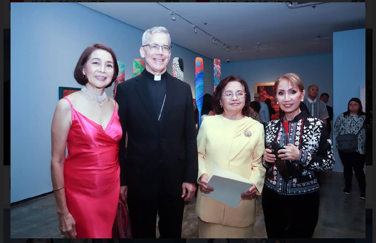 Marivic Rufino, Archbishop Charles John Brown, Gloria Macapagal-Arroyo and Susan Fetalvero-Roces.