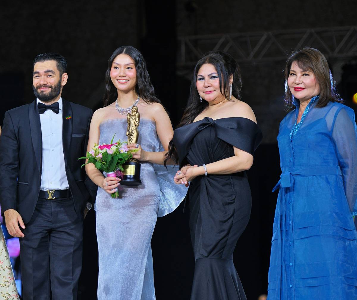 bdwp selection committee member David Ackerman and bdwp board members: Ballet Philippines’ Maymay Lichtenstein and Consul Marian Ong present a best dressed award to honoree.