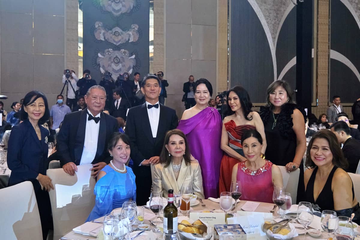 (Seated from right) Chingkee Mangcucang, DAILY TRIBUNE’s Executive Director for Events and Promotion; Monthip ‘Bee’ Upatising, wife of the former Ambassador of Thailand to the Philippines; Honorary Consul of Angola to the Philippines and Chair of Best Dressed Women of the Philippines Helen Ong; and Endo Akiko, wife of the Ambassador of Japan to the Philippines. (Standing from left) Writer Marge Enriquez; Mario Katigbak, general manager, Luxury Concepts; Endo Kazuya, Ambassador of Japan to the Philippines; Frannie Jacinto; Ching Cruz, Pacific Cebu Resorts; and Mina Tachimura, president and CEO of Premium Sky.